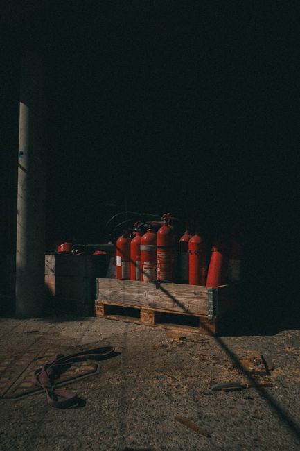 В Київській області через ворожі БПЛА горять склади В Київській області через ворожі БПЛА горять склади