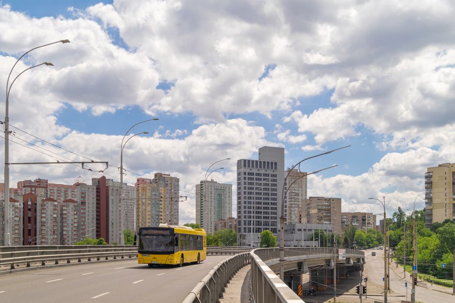Автобуси відновили рух на правий берег мостом Патона Автобуси відновили рух на правий берег мостом Патона