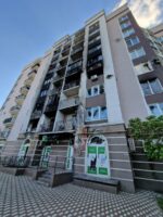 У Києві уламки дрона впали на дах житлового будинку