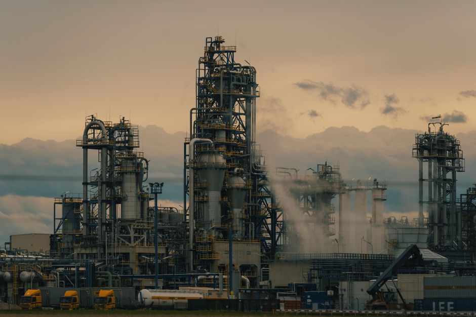 Сили оборони України завдали удару по нафтопереробному комплексу в Башкортостані Сили оборони України завдали удару по нафтопереробному комплексу в Башкортостані