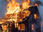 У Києві через падіння уламків ворожого БПЛА сталася пожежа в приватному будинку