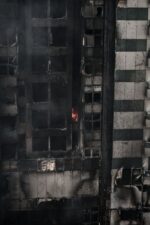 У Києві внаслідок російської атаки горять житлові будинки